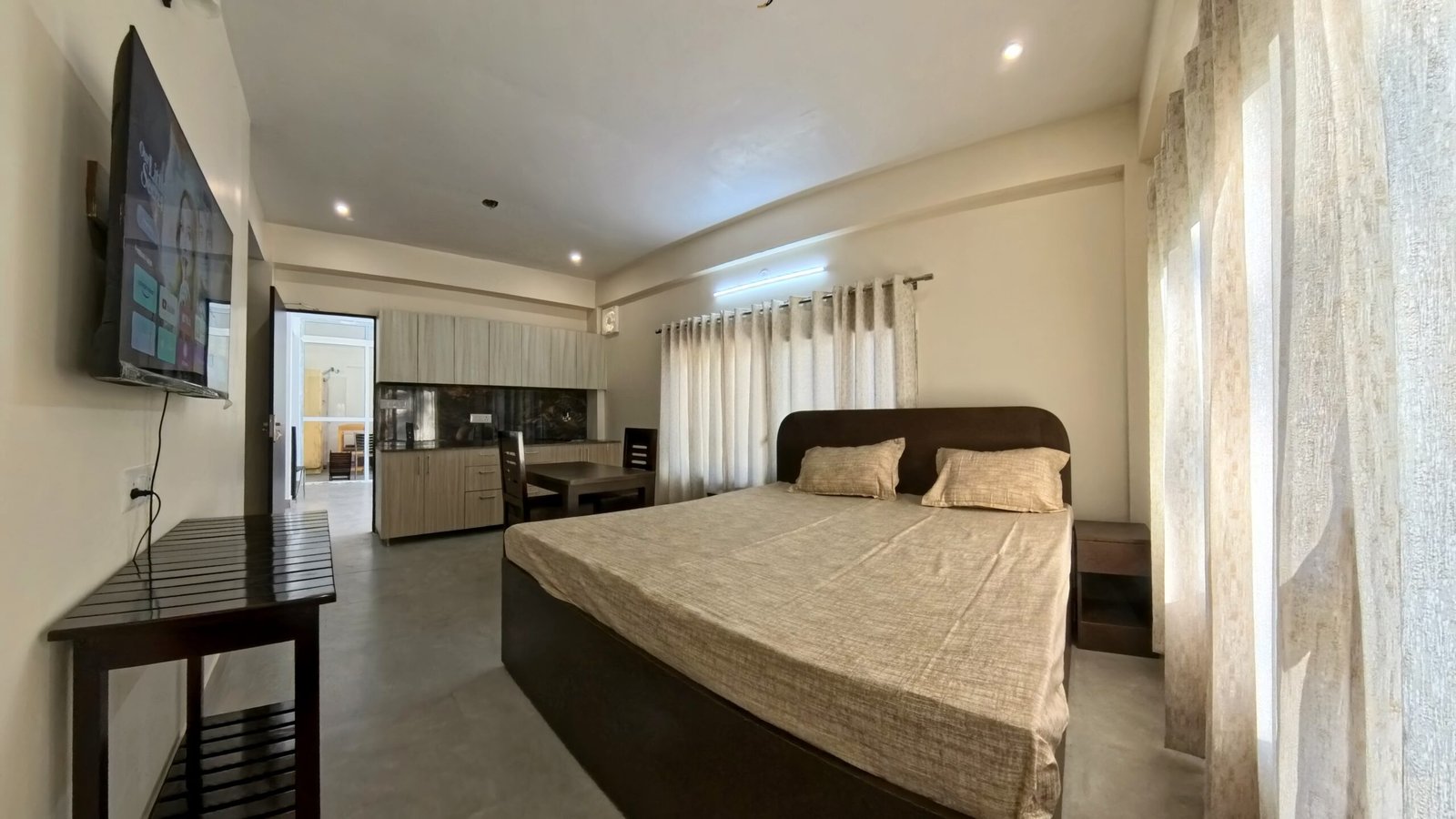 Triple Bed Comfort Room